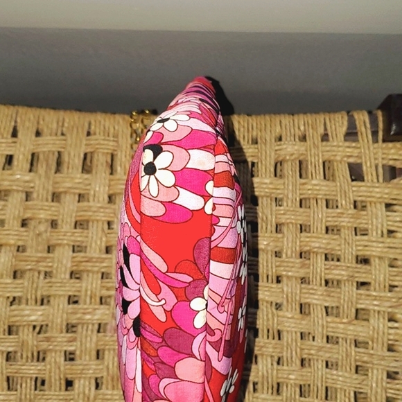 Bindya Made in New York Retro Floral Shoulder Bag - Picture 9 of 14